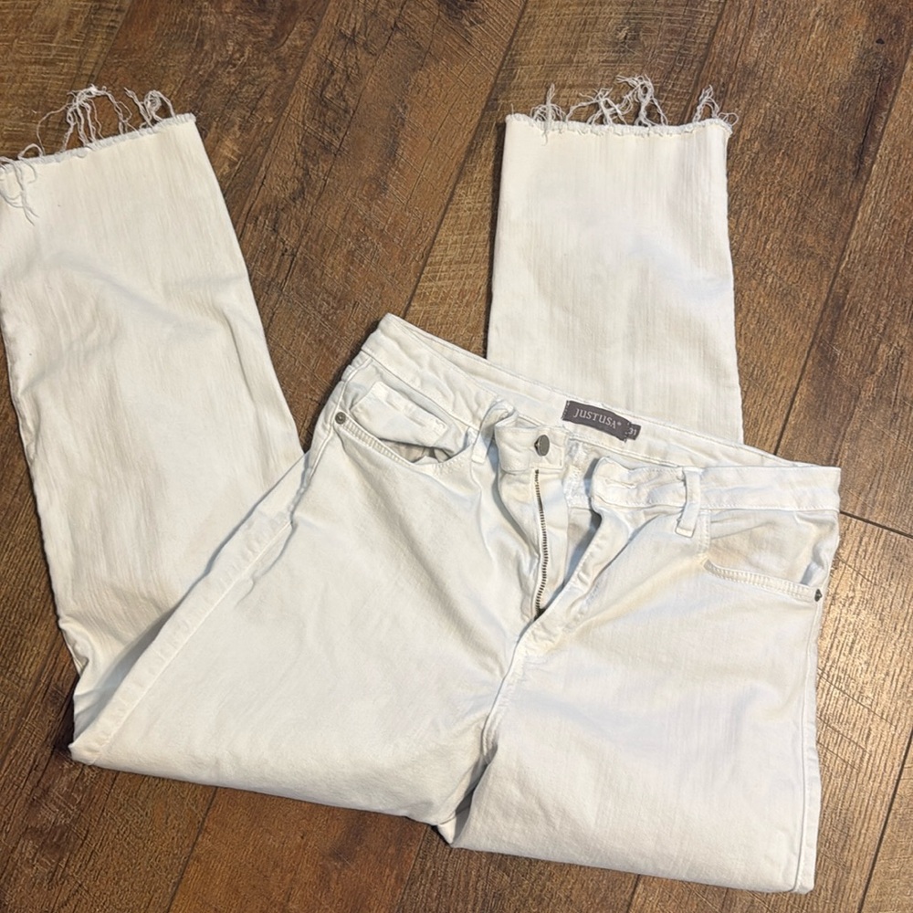 Cropped distressed Jean